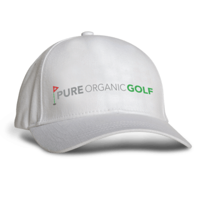 El sombrero de nuestro equipo aquí en Pure Organic Golf en blanco