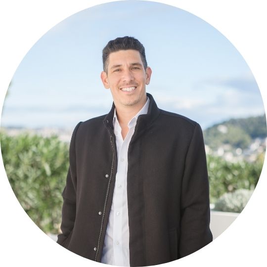 robby-email-pure-organique-cbd-signature une photo de Robby Thompson qui est le CBD spécialiste du pétrole chez Pure Organic CBD